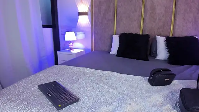 PerlaRogerss  online show from February 19, 11:32 am