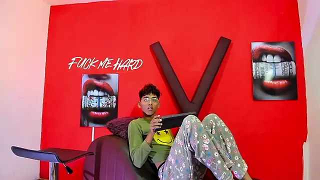 BOYS PLAY online show from March 17, 7:34 am