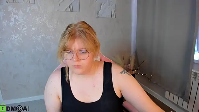 luna c0ra online show from May 2, 9:01 am