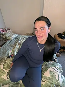 Darkfantisyx online show from April 29, 2:42 pm