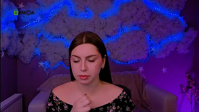 amalialowell online show from April 22, 7:11 pm
