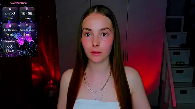 Maddy Wood  online show from June 13, 7:11 pm