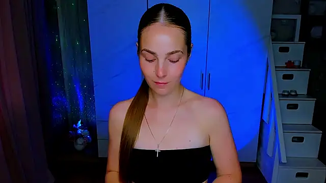 Maddy Wood  online show from July 19, 4:31 pm