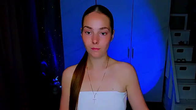 Maddy Wood  online show from July 29, 4:18 pm