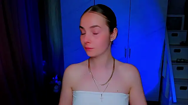 Maddy Wood  online show from June 10, 2:16 pm