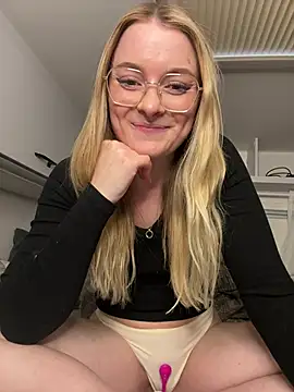 melanieTesss online show from May 9, 5:15 pm