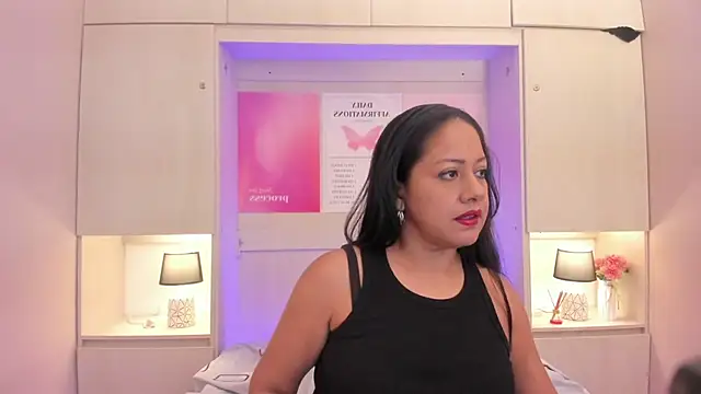 AllieBennet online show from July 10, 8:20 pm