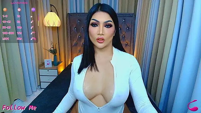 Laureen Hilton online show from March 18, 11:48 am