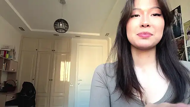 HannaOreo online show from May 2, 8:39 am