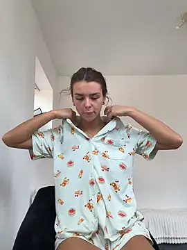 Amberbanxx online show from June 5, 9:15 am
