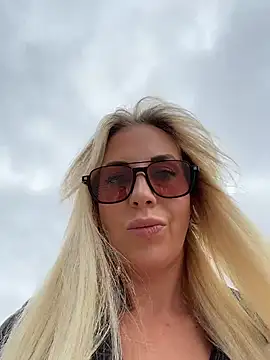 LisaMurr online show from July 14, 11:15 am