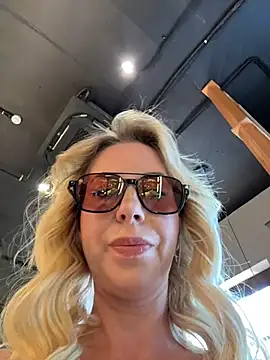 LisaMurr online show from July 15, 11:26 am