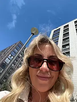 LisaMurr online show from July 22, 12:28 pm