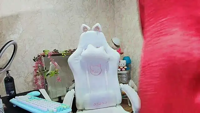 SelinaRussell online show from June 5, 8:09 am