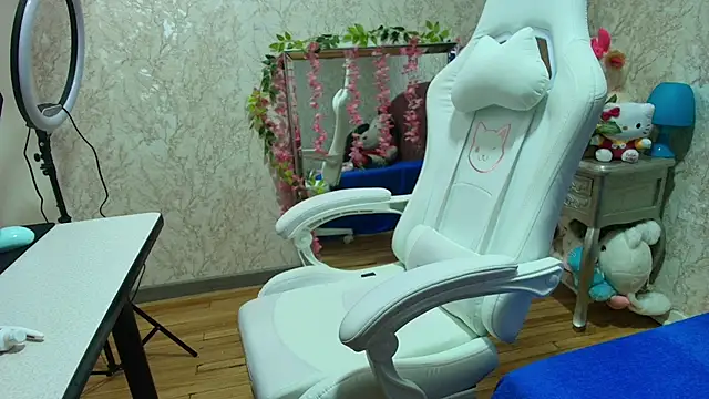 SelinaRussell online show from April 22, 4:31 am