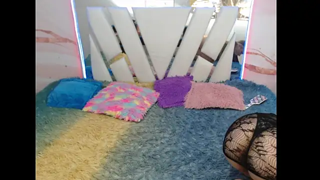 KarolMadison21 online show from March 18, 2:44 pm