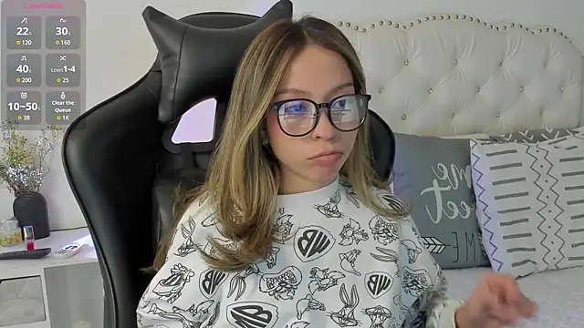 LuuluBerry online show from March 19, 8:02 pm