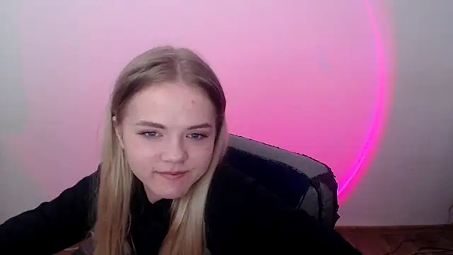 FoxiLana online show from March 5, 8:32 am