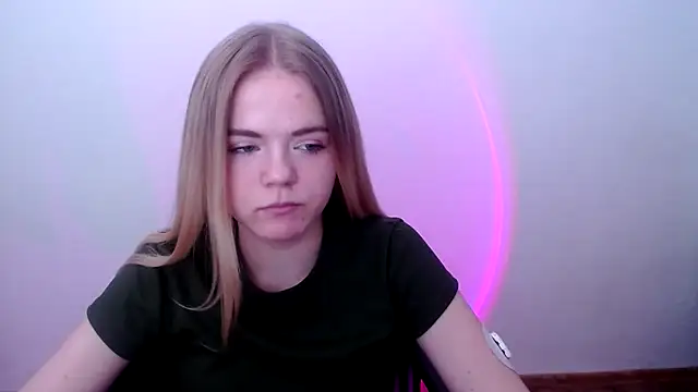 FoxiLana online show from March 13, 8:37 am