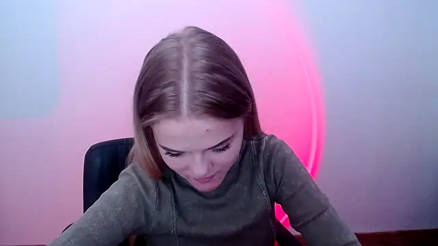 FoxiLana online show from March 18, 8:30 am