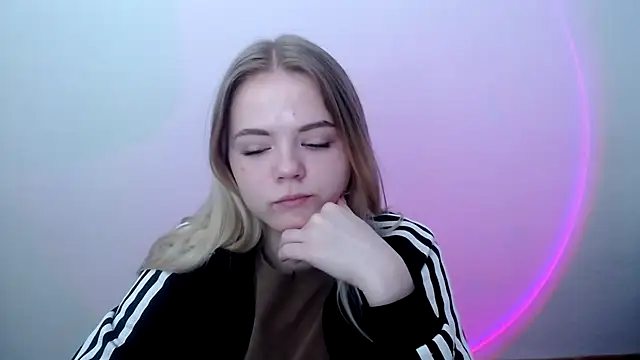 FoxiLana online show from March 11, 8:07 am