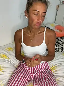 ScarlettGold  online show from April 28, 4:11 pm