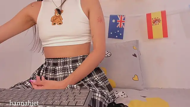 hannah jet online show from July 11, 8:09 pm