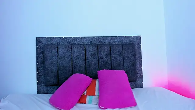 MiaFoox   online show from June 16, 1:23 pm