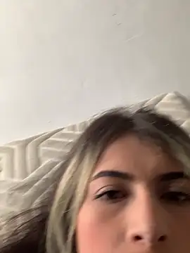 Candy Lennon online show from March 3, 7:20 pm