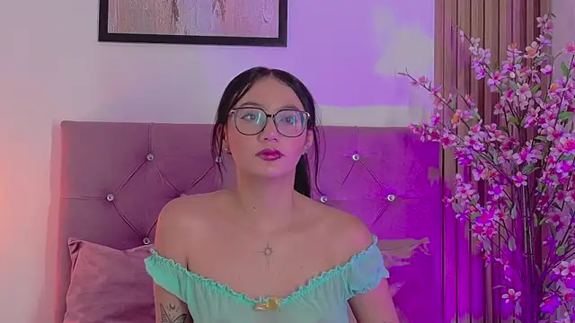 ravena queen online show from August 1, 1:51 am