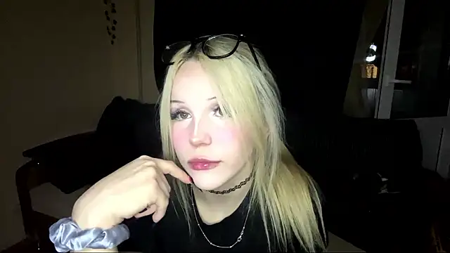 MysticKris online show from March 25, 6:55 pm