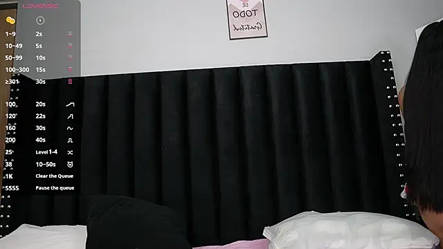curvybuffgirllll online show from June 16, 6:42 pm