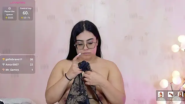 curvybuffgirllll online show from June 14, 7:47 pm