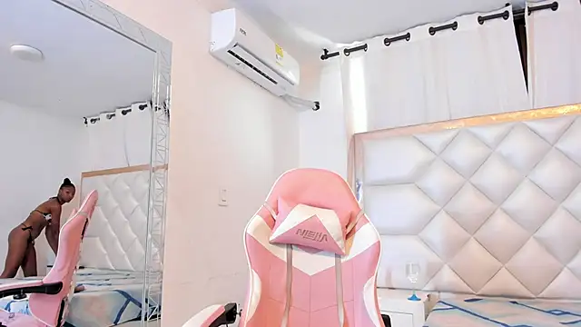 michelleblair1 online show from June 12, 1:19 pm