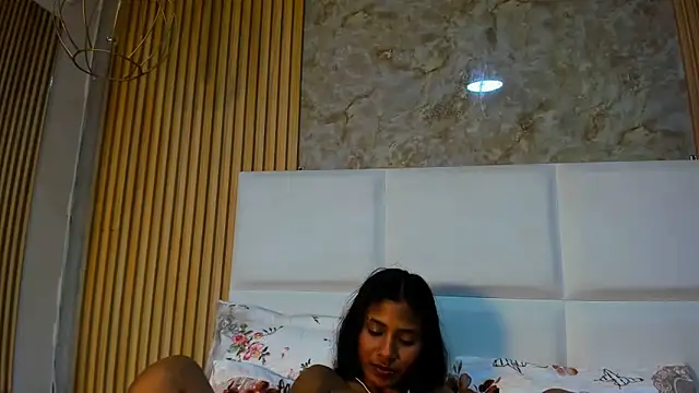 Juna Hyl online show from March 17, 5:44 am