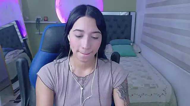 ivvoncute online show from July 5, 4:19 am