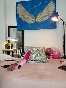 Viictoria-Jones online show from March 17, 2:10 pm