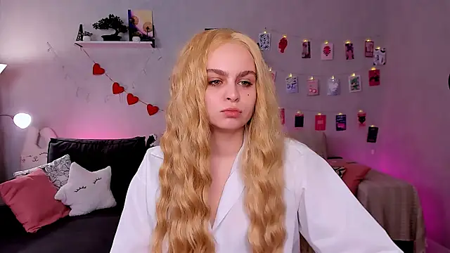 VivienAllen online show from March 2, 9:38 am