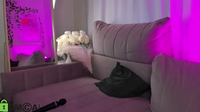 Tiffany Robinson online show from May 2, 4:27 am