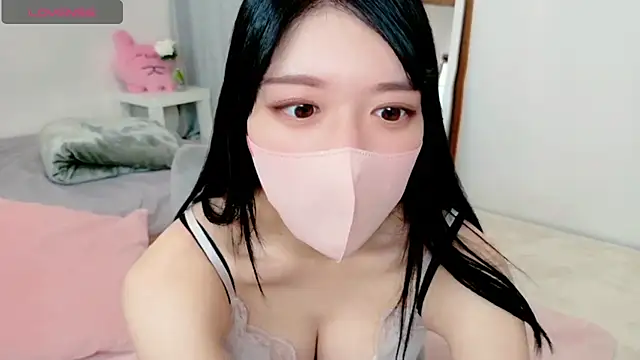 natsuka-chan online show from May 5, 5:43 am