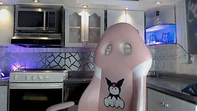 CrisOzzz online show from March 16, 5:50 pm