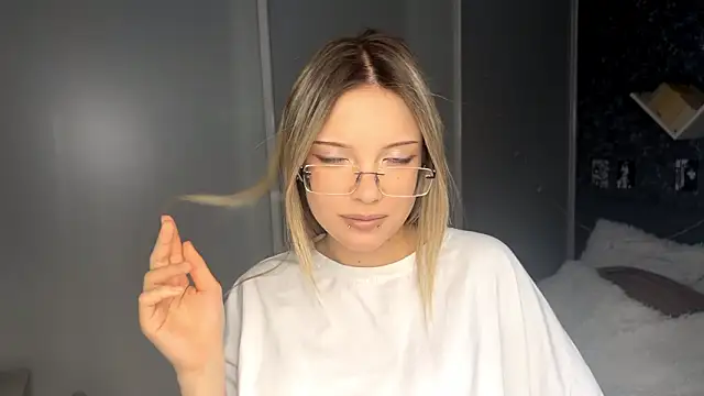 SofiaMarken online show from February 25, 12:15 pm