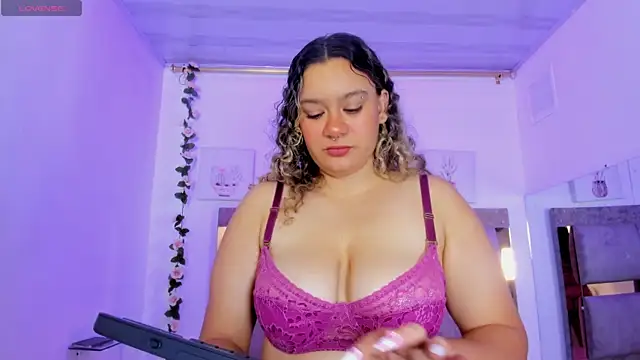 elara sweet  online show from March 6, 1:50 pm