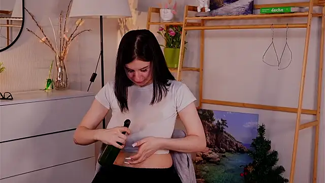 TwilaMode online show from March 2, 7:15 am