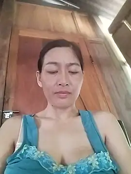 lris-Beauty77 online show from July 9, 9:22 am