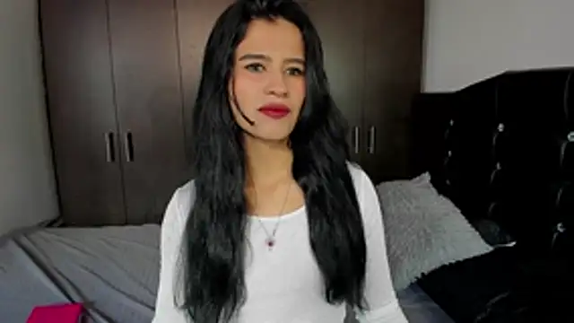 LatinaQueen23 online show from July 27, 3:09 pm