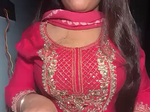 Avneet kaurr1 online show from June 3, 3:17 pm