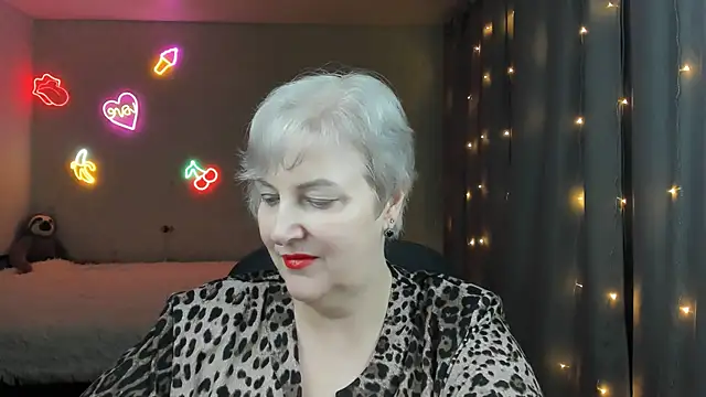 Mary-Leee online show from March 24, 5:18 pm