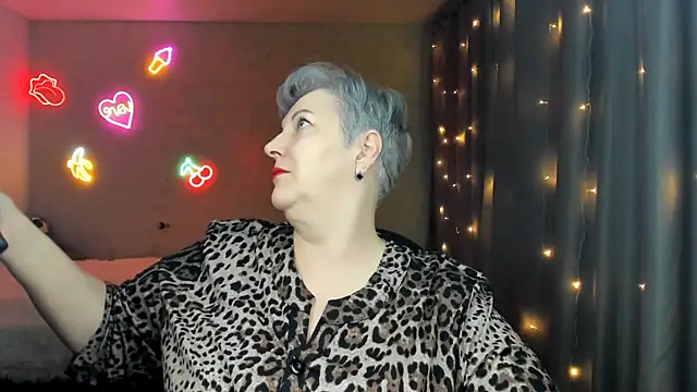 Mary-Leee online show from March 4, 4:24 pm