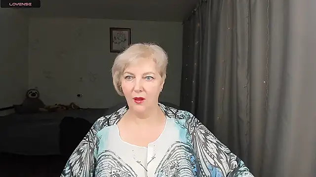 Mary-Leee online show from June 17, 6:04 am